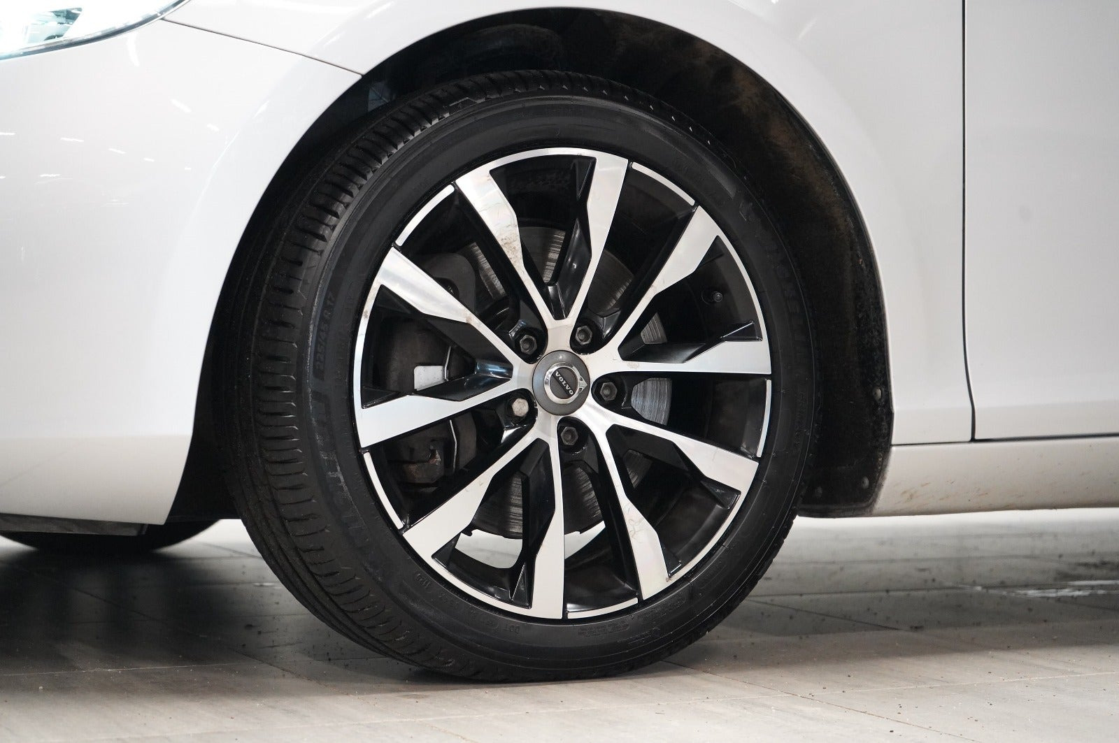 Sølv Volvo V40 fra 2019