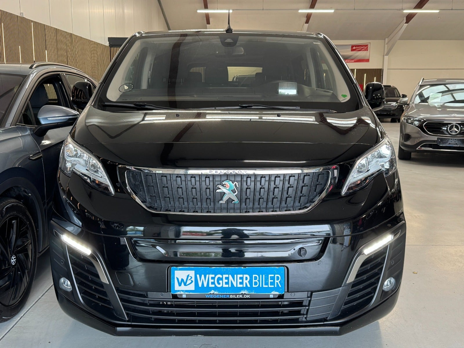 Sort Peugeot e-Traveller fra 2021