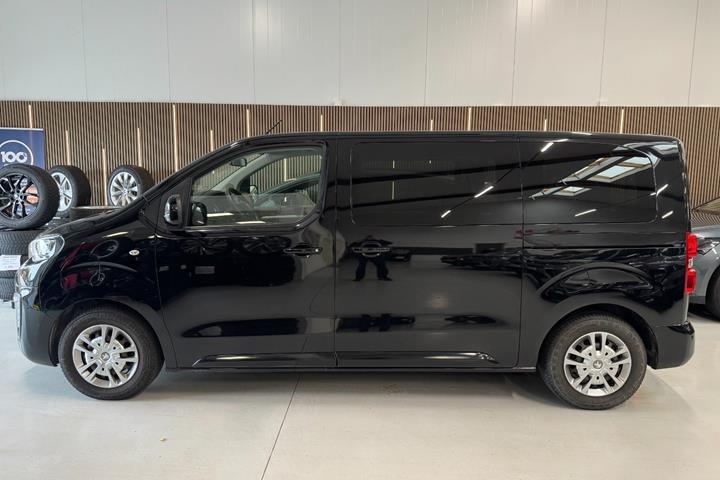 Sort Peugeot e-Traveller fra 2021