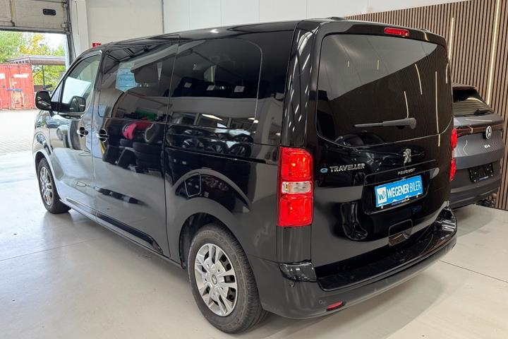 Sort Peugeot e-Traveller fra 2021