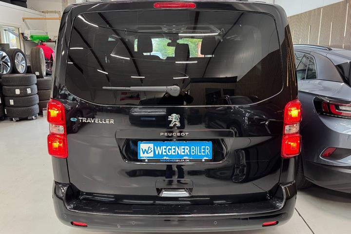 Sort Peugeot e-Traveller fra 2021