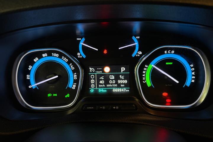 Sort Peugeot e-Traveller fra 2021