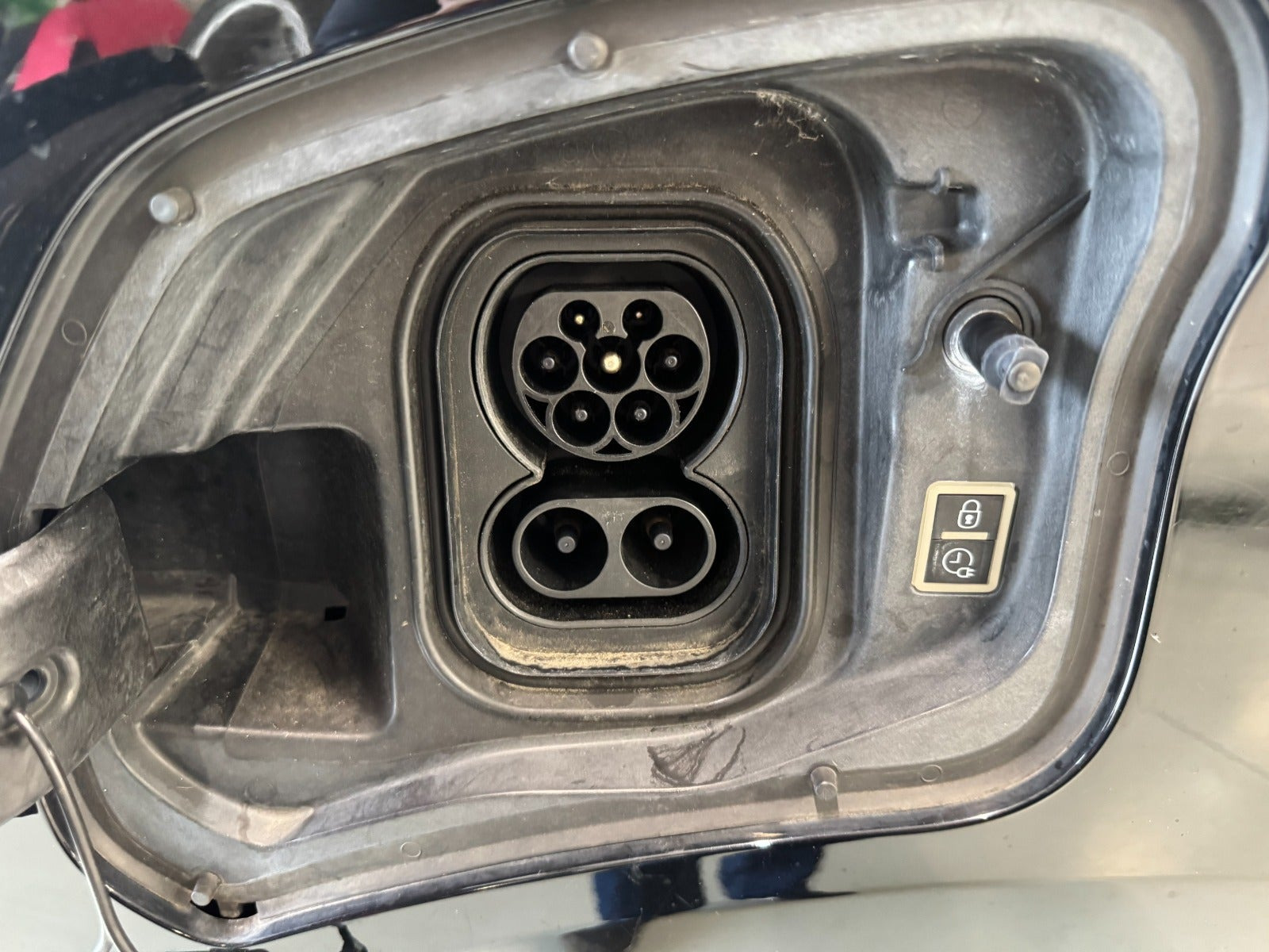 Sort Peugeot e-Traveller fra 2021