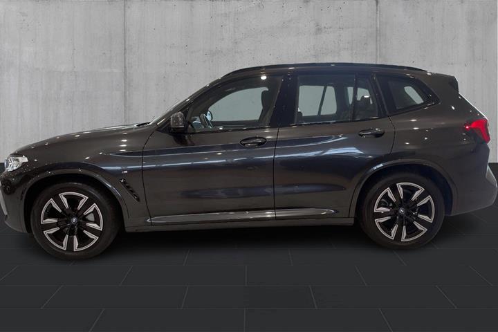 Grå BMW iX3 fra 2024