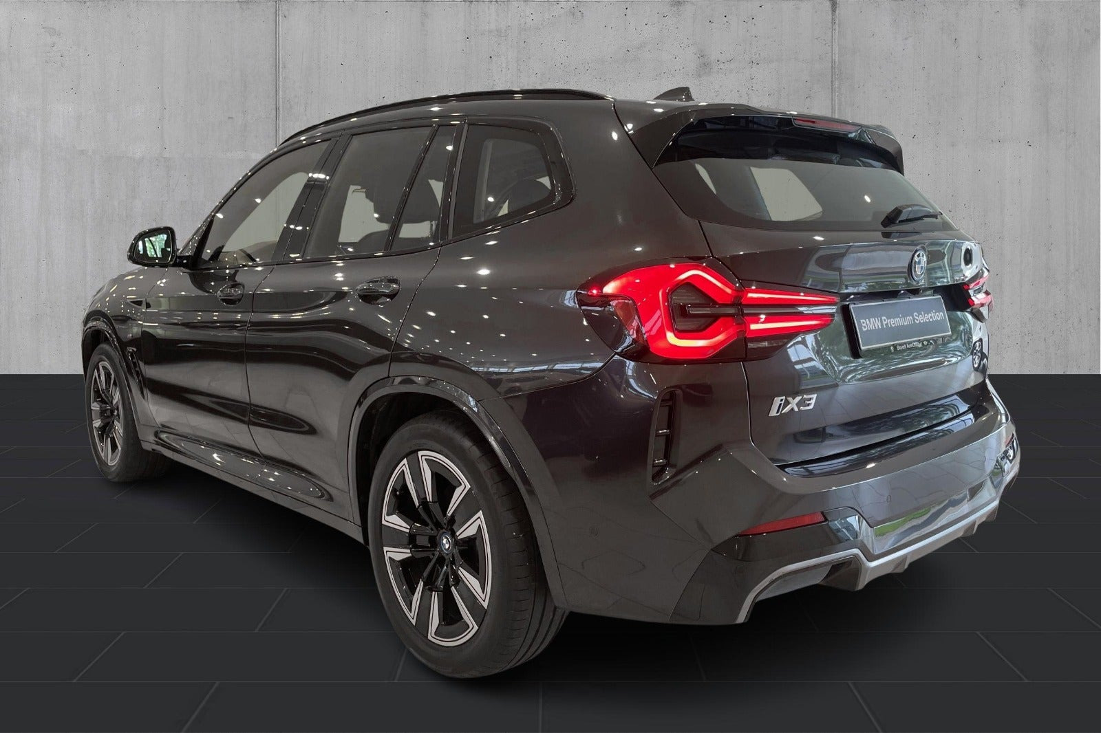 Grå BMW iX3 fra 2024