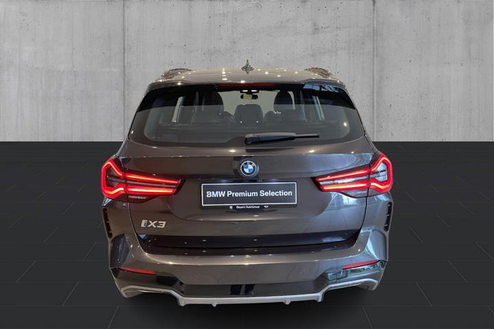 Grå BMW iX3 fra 2024