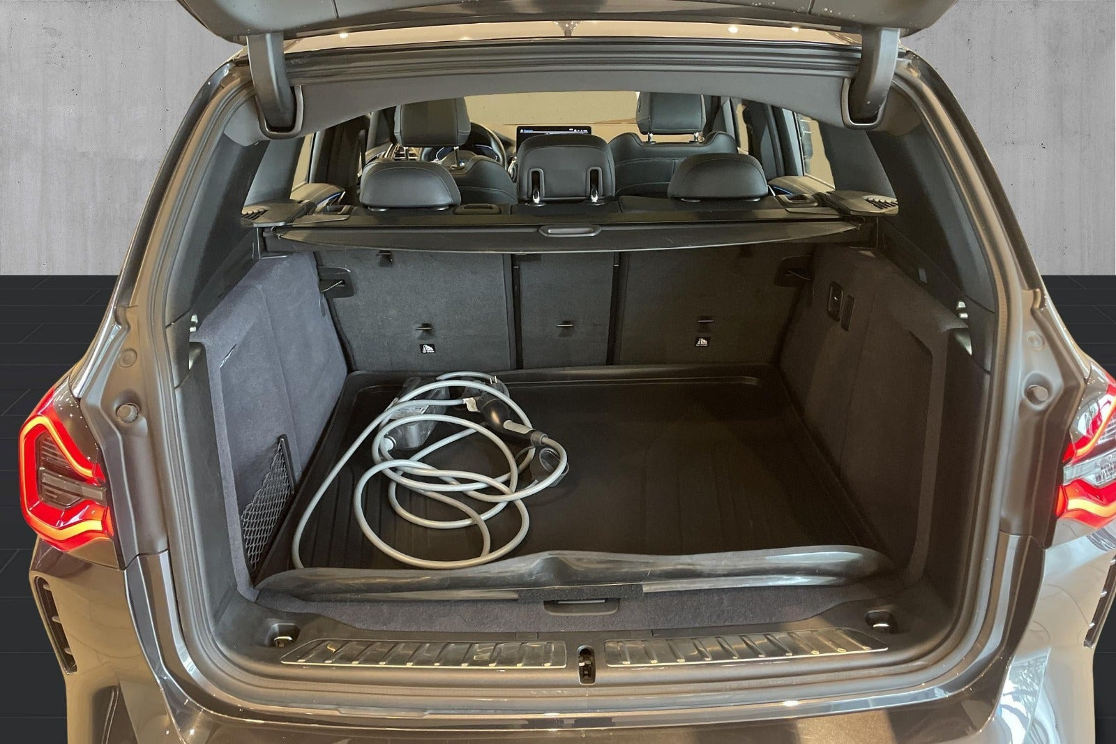Grå BMW iX3 fra 2024