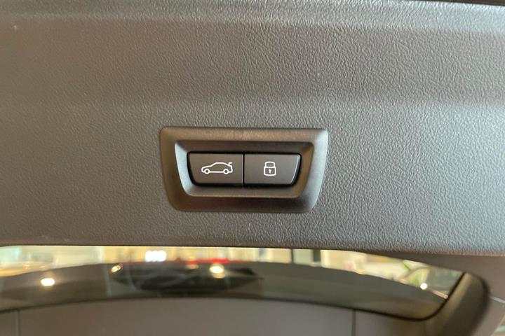 Grå BMW iX3 fra 2024