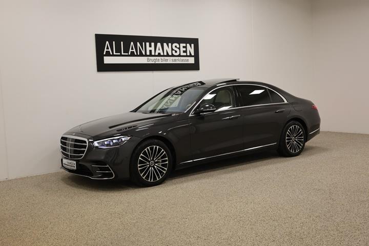 Grå Mercedes S580 e fra 2022