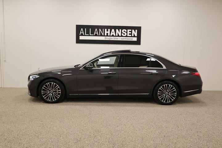 Grå Mercedes S580 e fra 2022