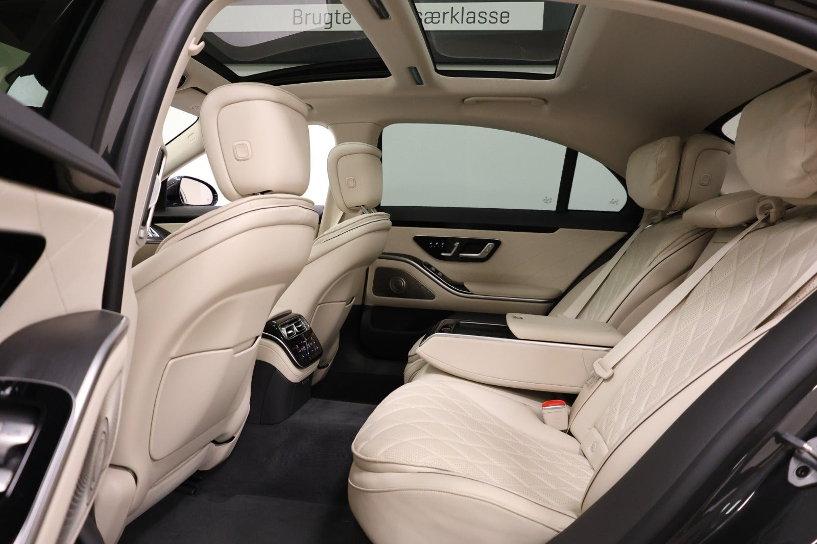 Grå Mercedes S580 e fra 2022