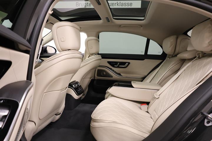 Grå Mercedes S580 e fra 2022