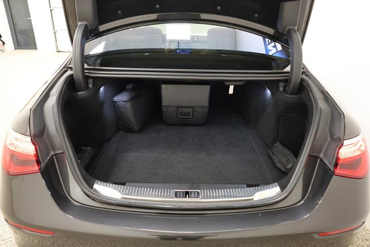 Grå Mercedes S580 e fra 2022