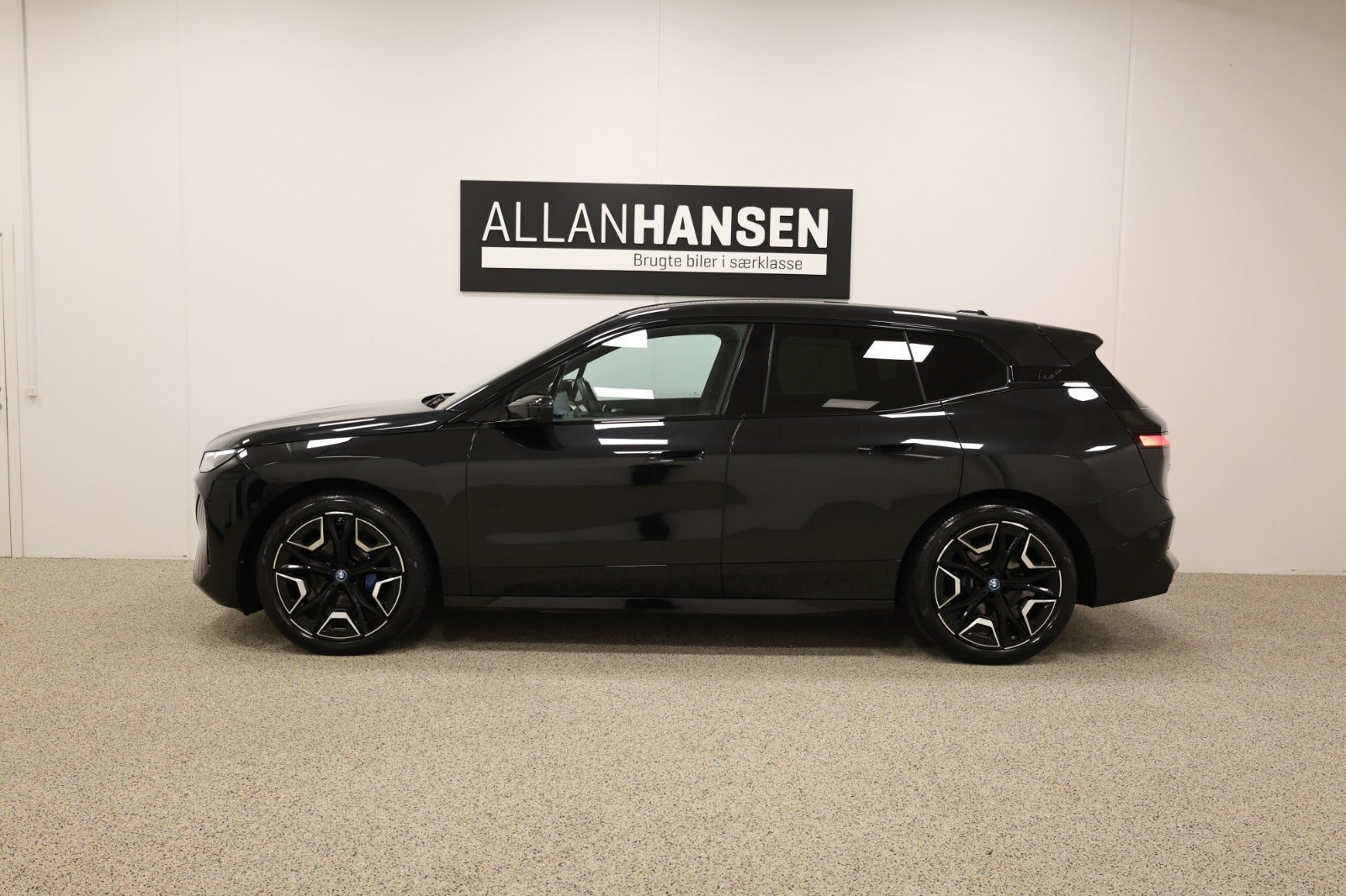 Sort BMW iX fra 2023