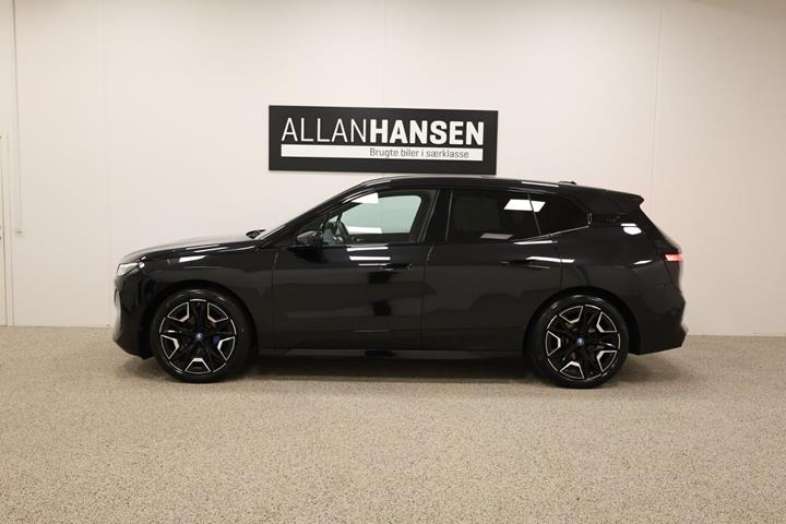 Sort BMW iX fra 2023