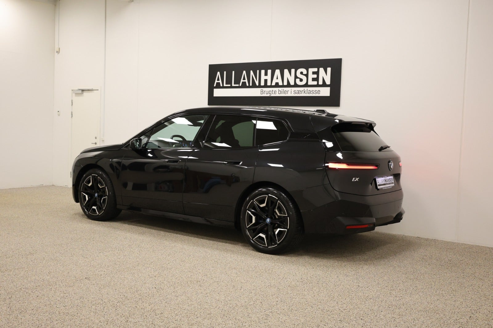 Sort BMW iX fra 2023