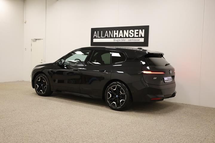 Sort BMW iX fra 2023