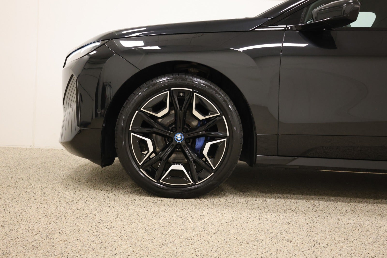 Sort BMW iX fra 2023