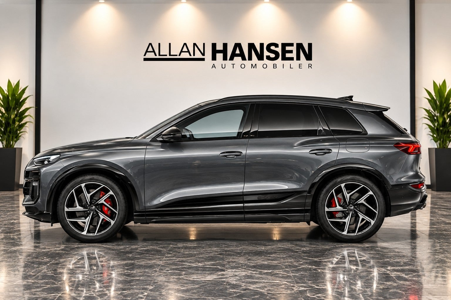 Grå Audi SQ6 e-tron fra 2025