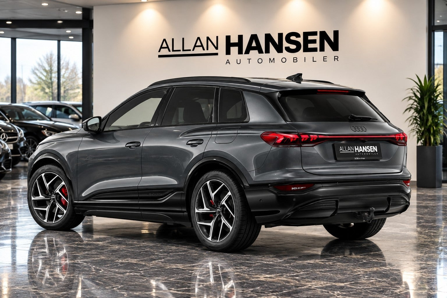 Grå Audi SQ6 e-tron fra 2025