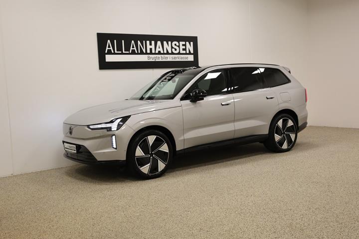 Grå Volvo EX90 fra 2025 set udefra