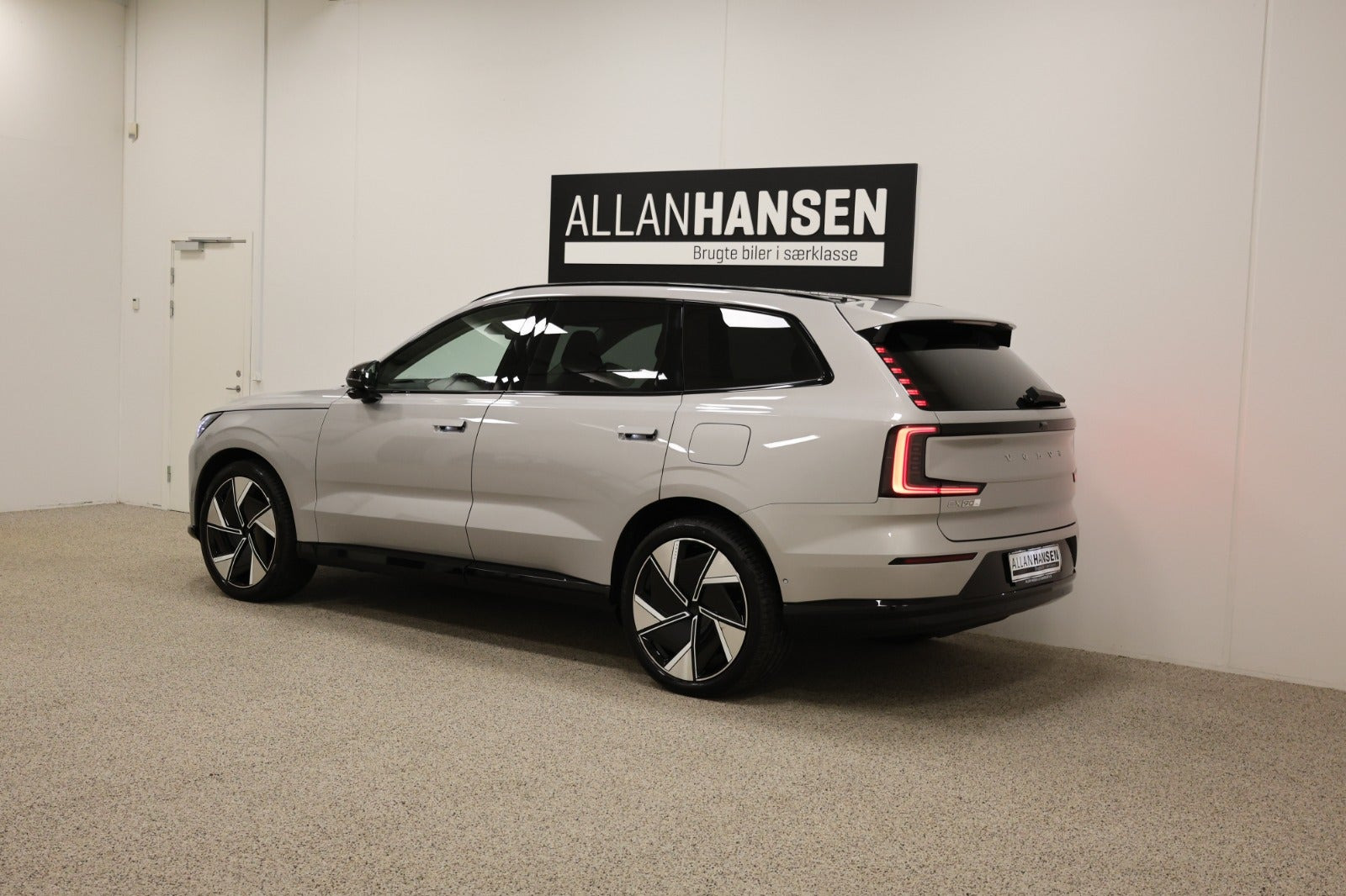 Grå Volvo EX90 fra 2025
