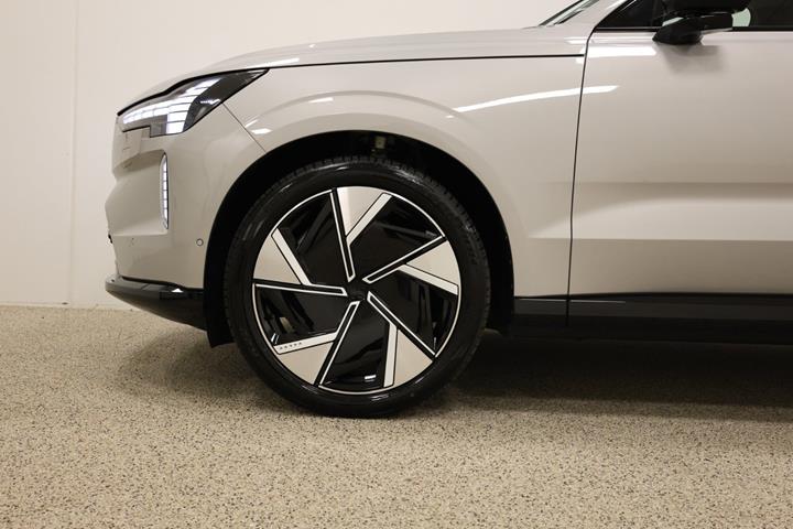 Grå Volvo EX90 fra 2025