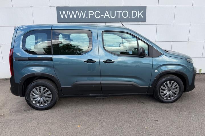 Blå Peugeot e-Rifter fra 2025