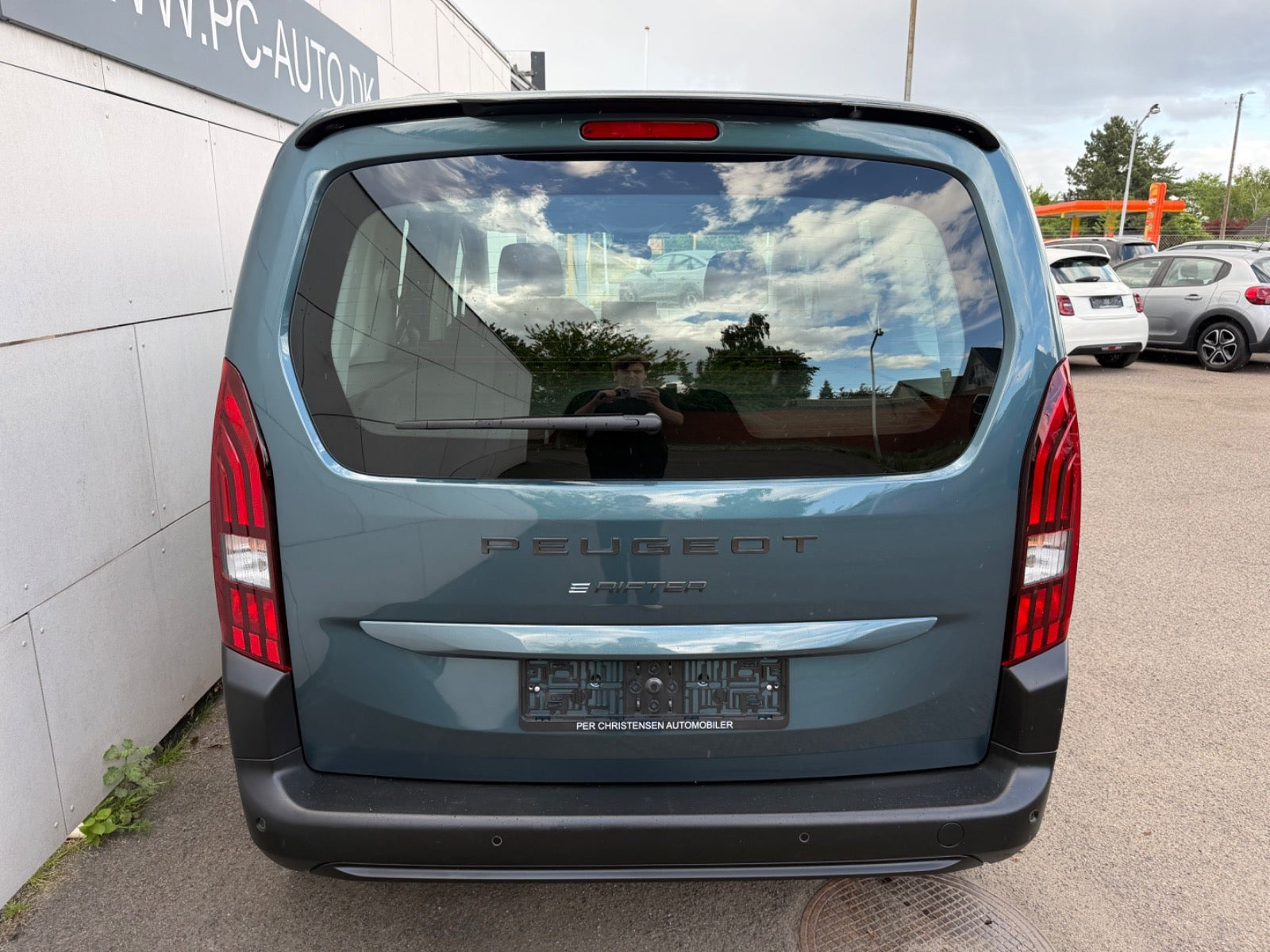 Blå Peugeot e-Rifter fra 2025