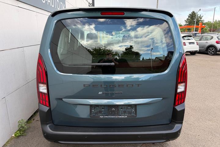 Blå Peugeot e-Rifter fra 2025
