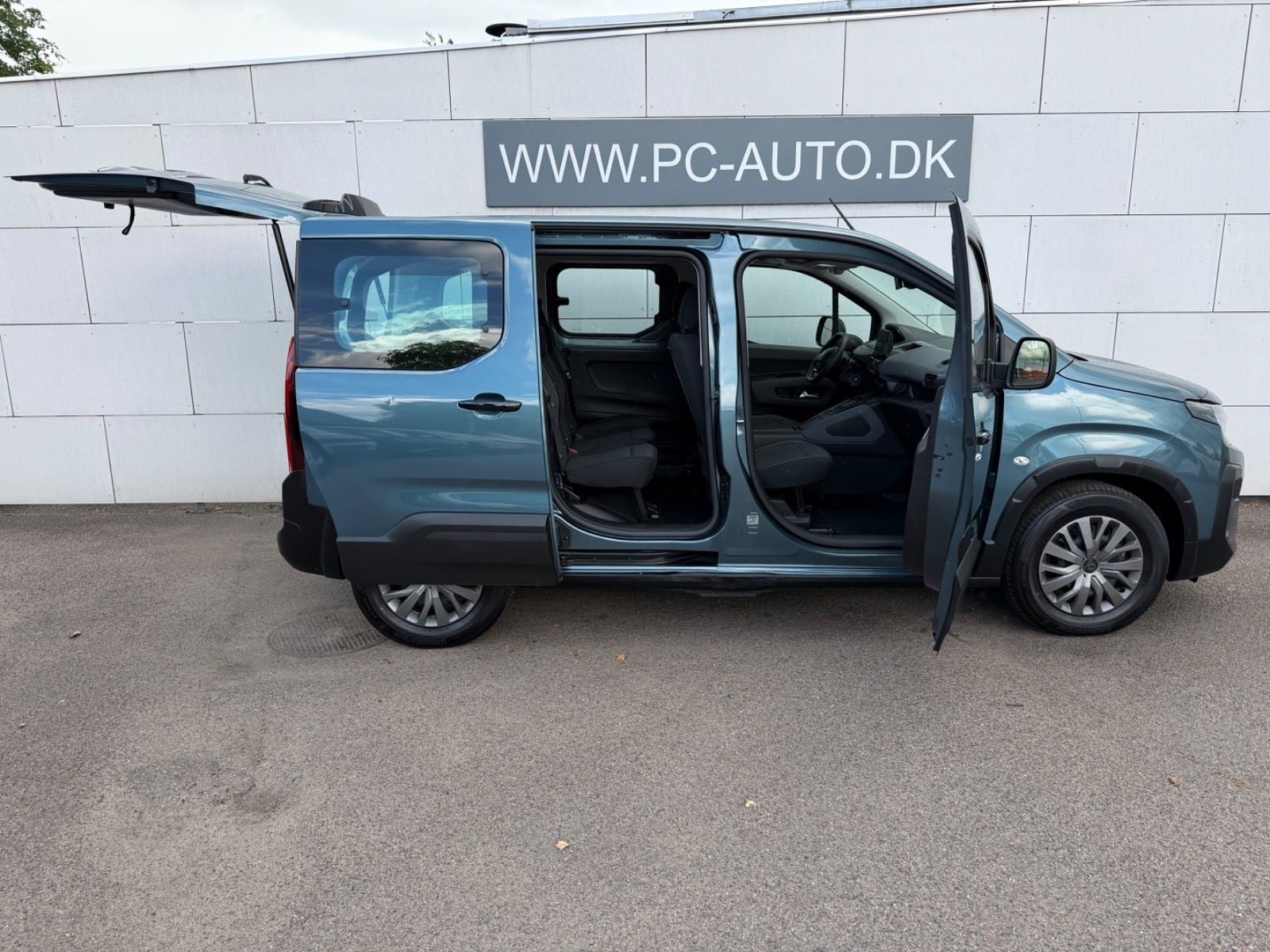 Blå Peugeot e-Rifter fra 2025