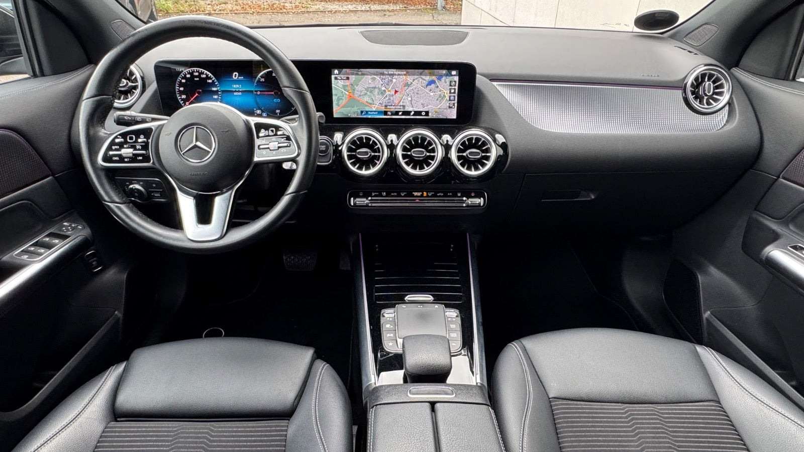 Sort Mercedes EQA250 fra 2023