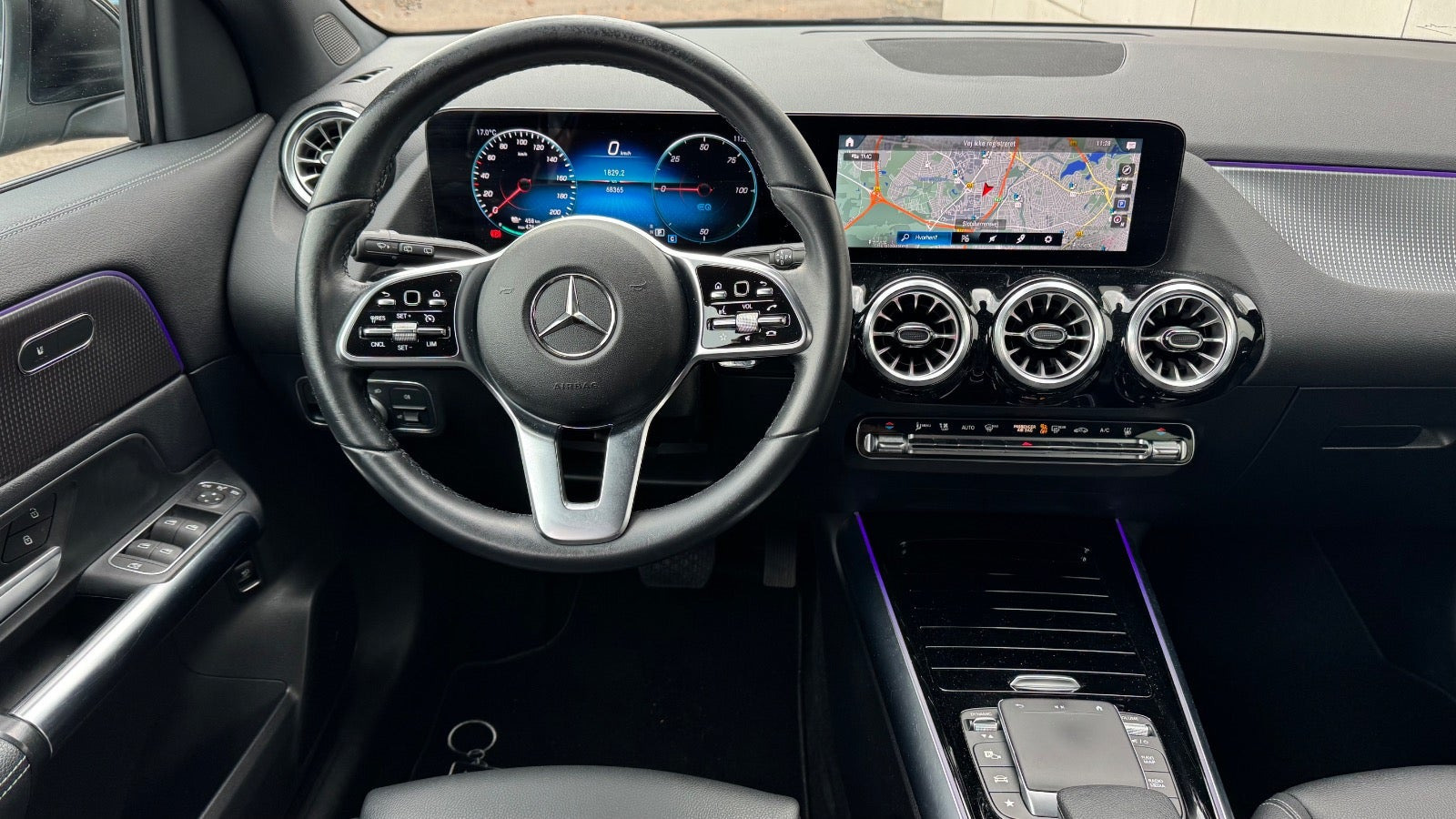 Sort Mercedes EQA250 fra 2023