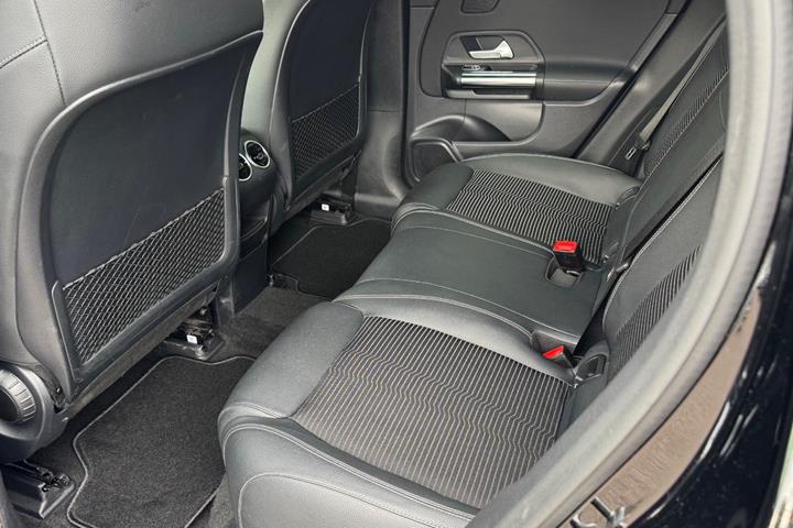 Sort Mercedes EQA250 fra 2023