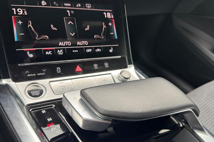 Sort Audi e-tron fra 2023