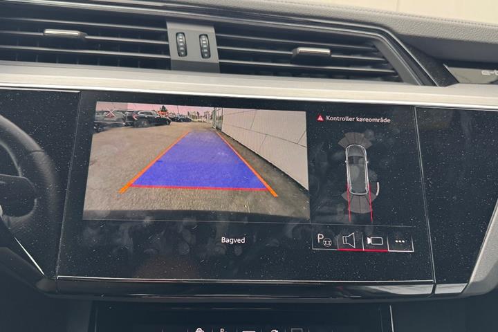 Sort Audi e-tron fra 2023