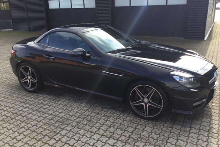 Sort Mercedes SLK250 fra 2012