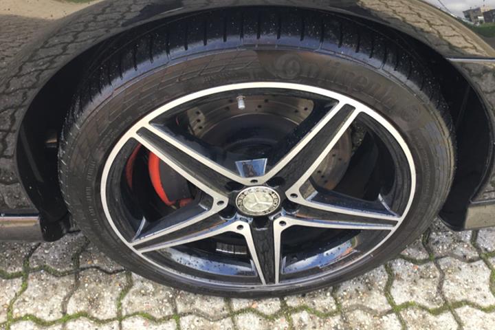 Sort Mercedes SLK250 fra 2012