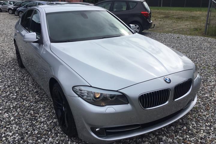 Sølv BMW 523i fra 2011