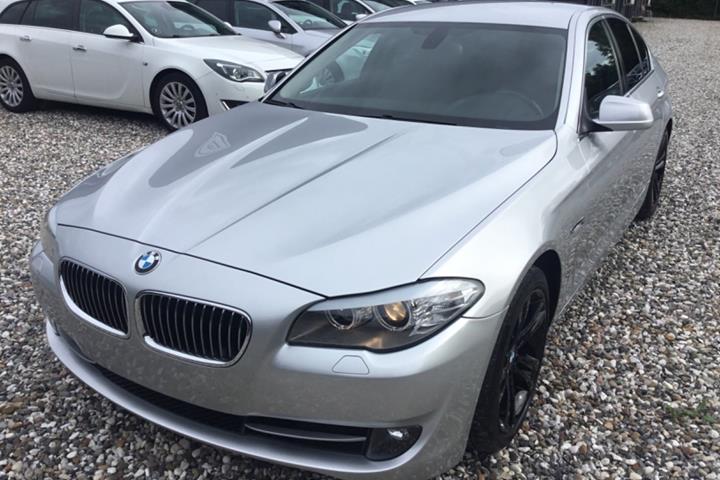 Sølv BMW 523i fra 2011