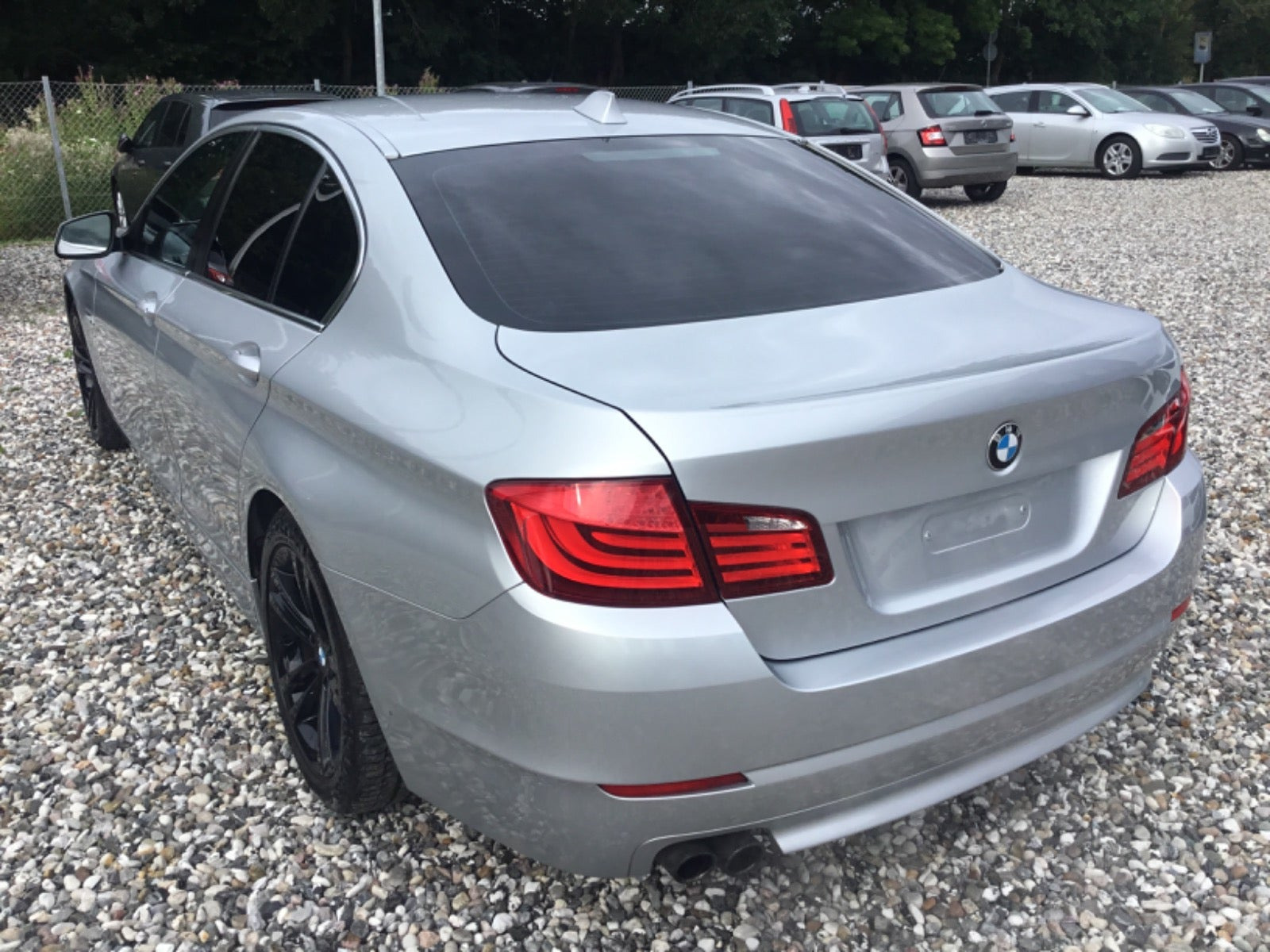 Sølv BMW 523i fra 2011