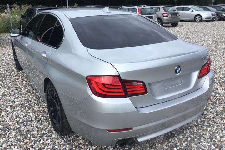 Sølv BMW 523i fra 2011
