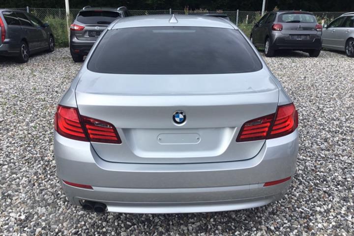 Sølv BMW 523i fra 2011