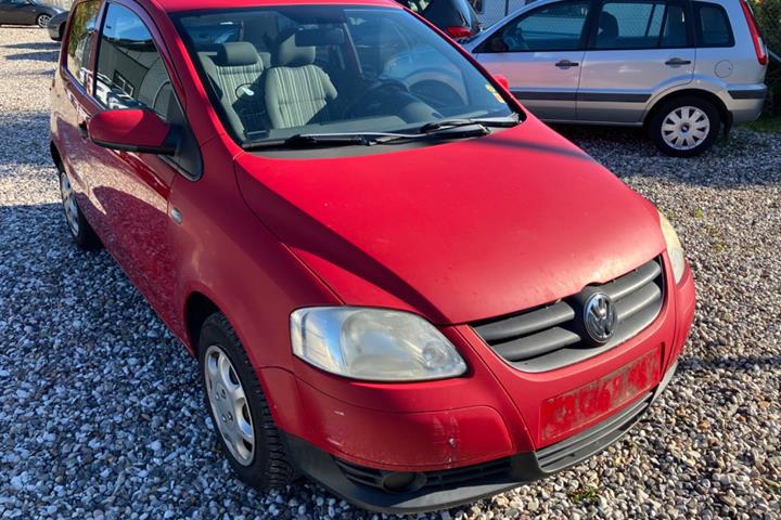 Rød VW Fox fra 2008