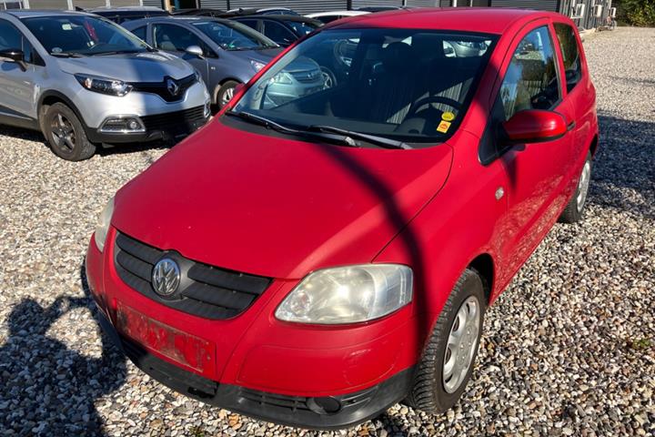 Rød VW Fox fra 2008