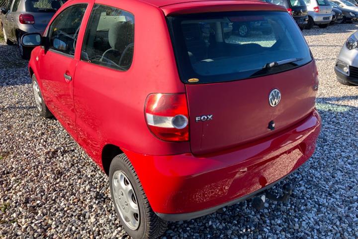 Rød VW Fox fra 2008