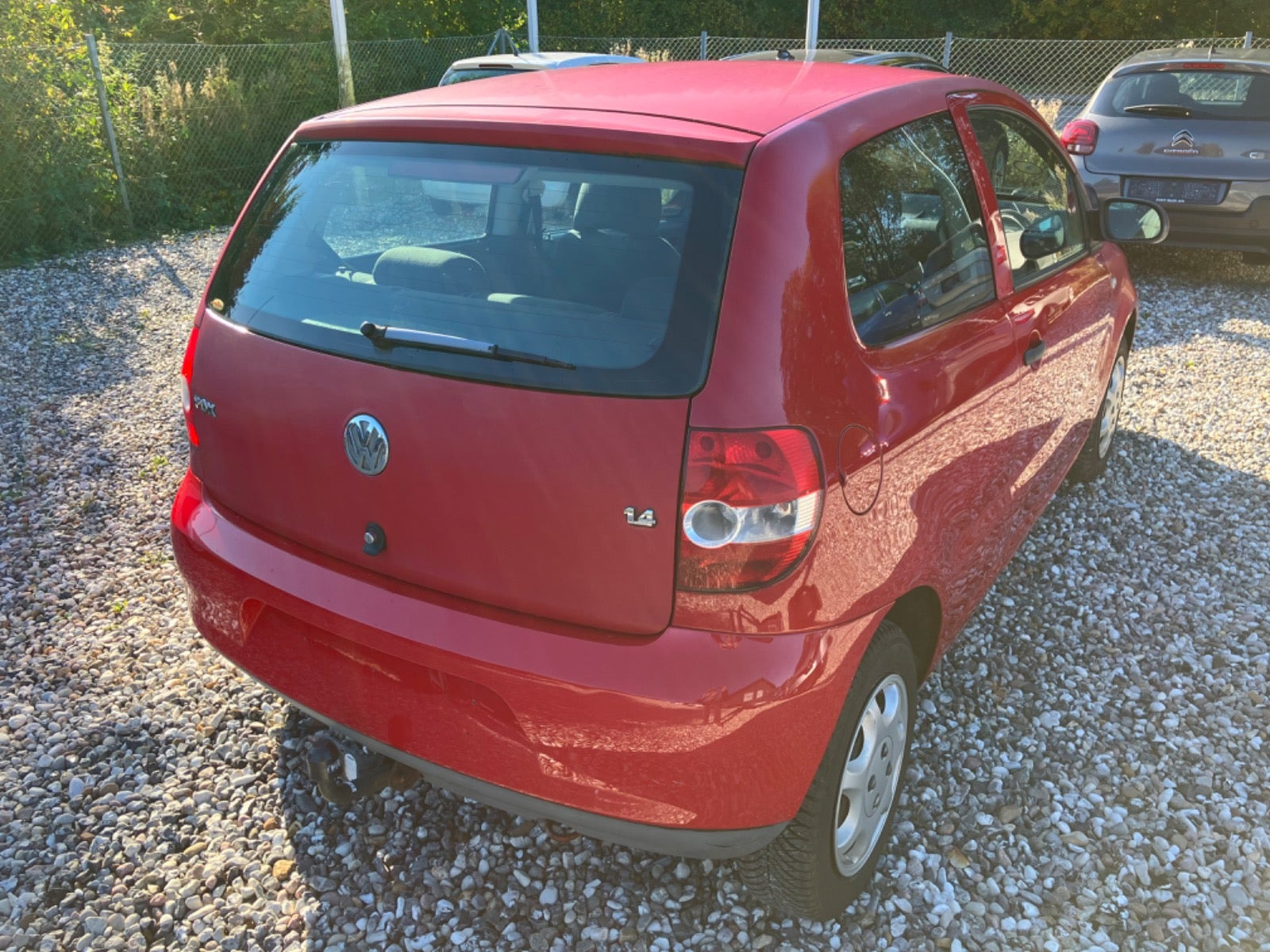 Rød VW Fox fra 2008