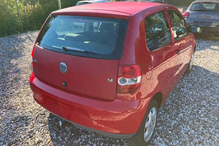 Rød VW Fox fra 2008