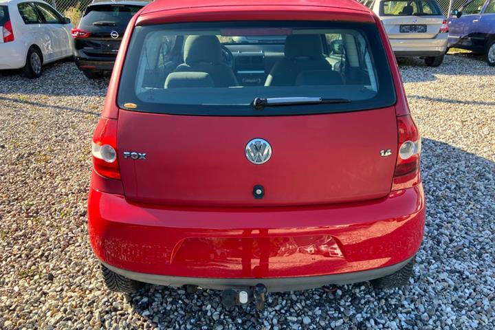 Rød VW Fox fra 2008