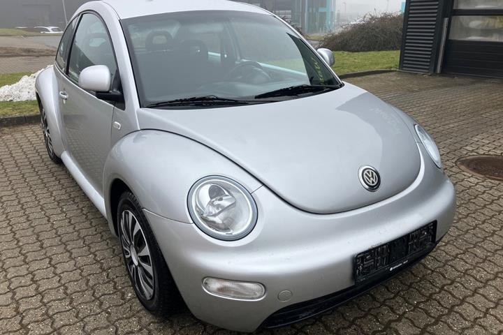 Sølv VW New Beetle fra 2000